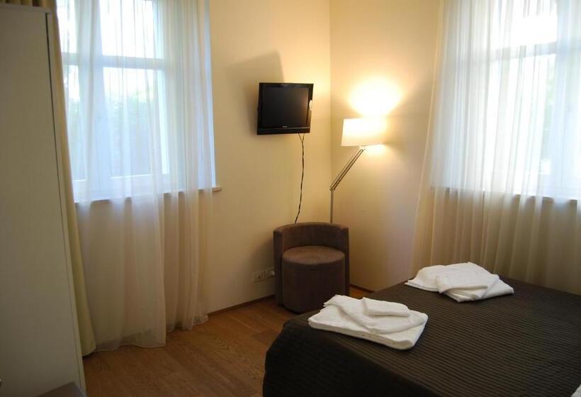 2 Bedroom Apartment With Garden, Ceccarini Suite