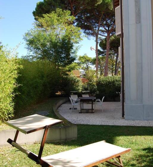 2 Bedroom Apartment With Garden, Ceccarini Suite