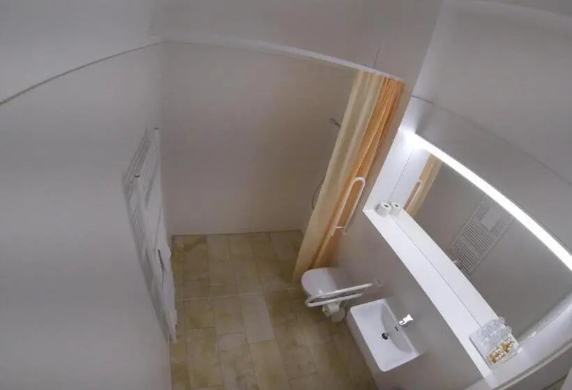 Quarto Quádruplo Standard, Aton