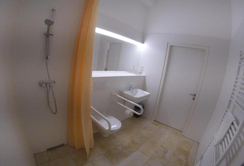 4인용 스탠다드 룸, Aton