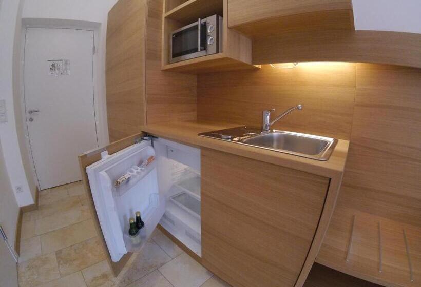 4인용 스탠다드 룸, Aton