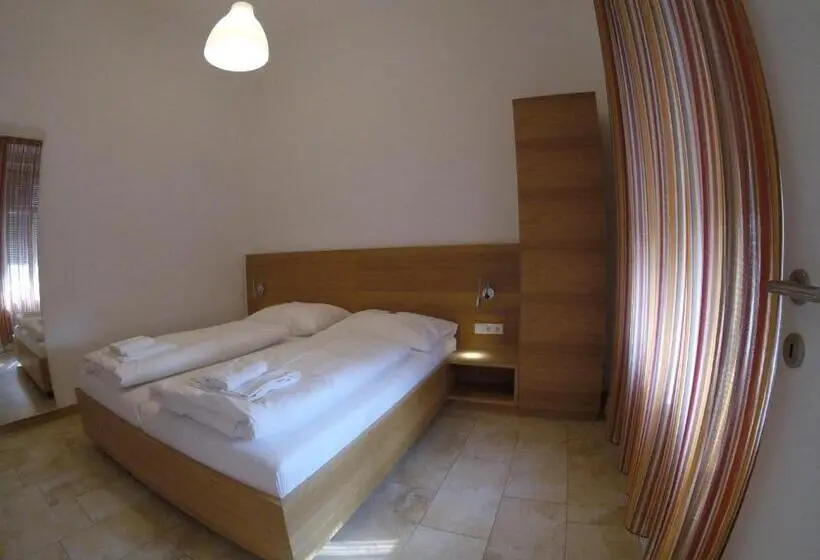 Quarto Quádruplo Standard, Aton