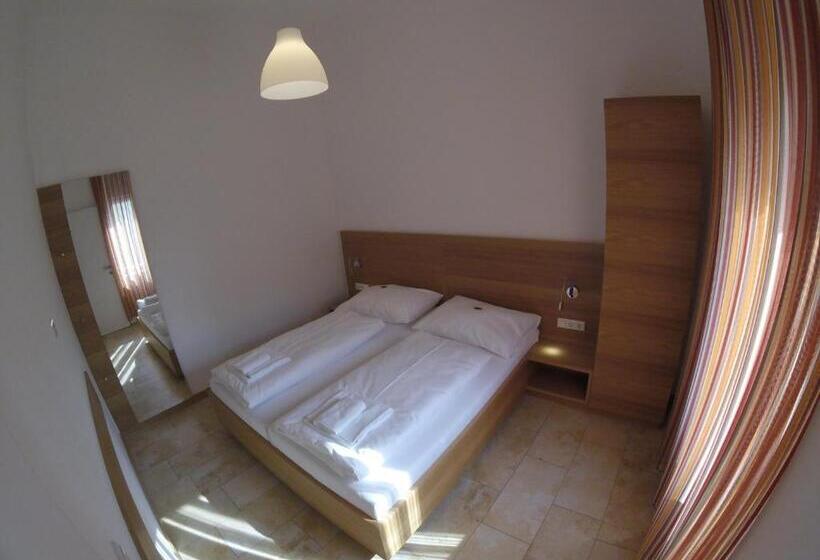 4인용 스탠다드 룸, Aton