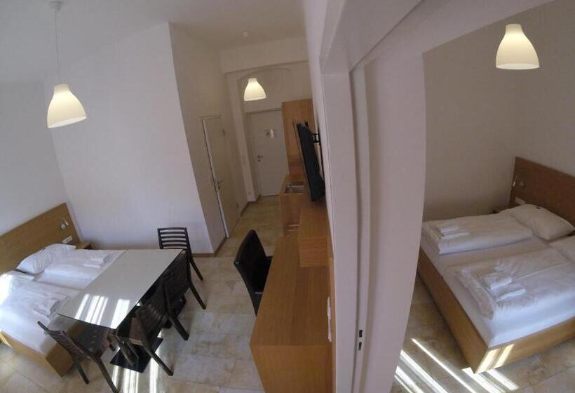 4인용 스탠다드 룸, Aton