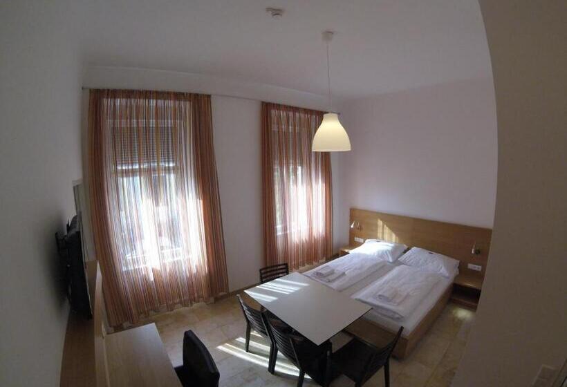 4인용 스탠다드 룸, Aton