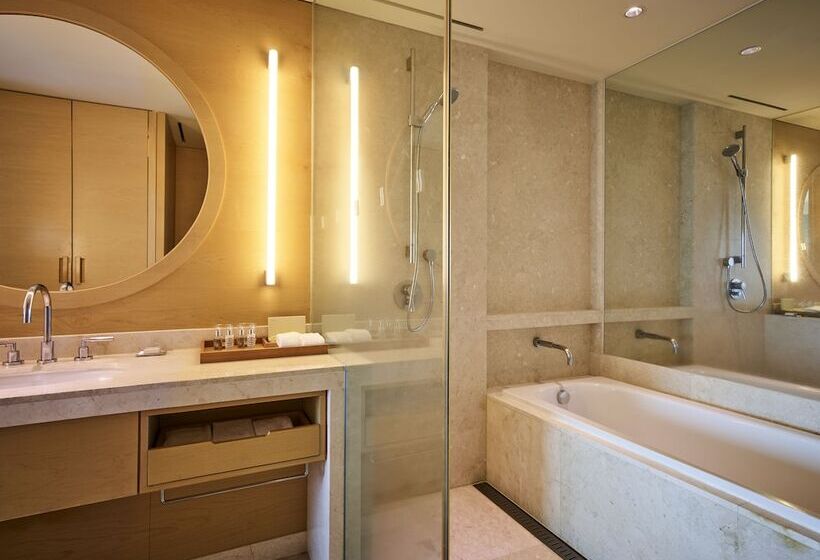 Номер Deluxe Вид на Море Боковой, Haevichi Hotel & Resort Jeju