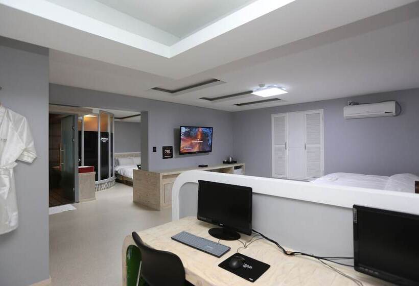 חדר משפחתי דלוקס, Opera 21