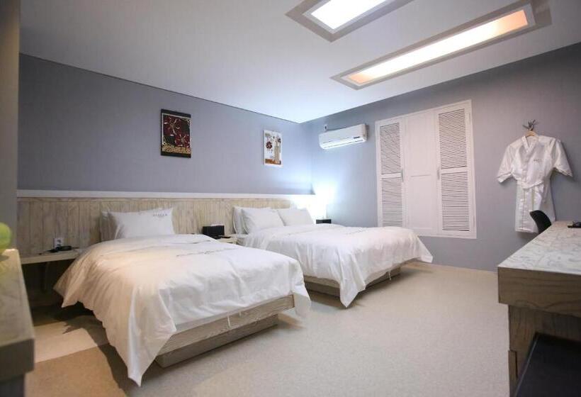 חדר דלוקס, Opera 21