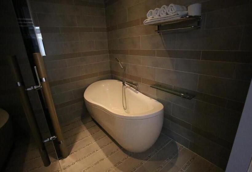 חדר דלוקס, Opera 21