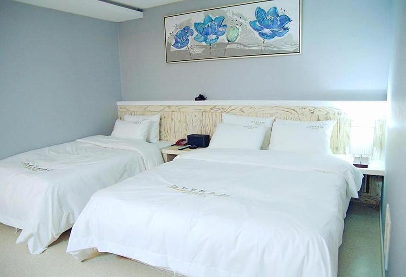 חדר משפחתי, Opera 21