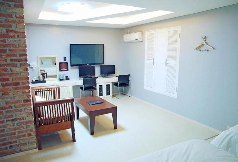 חדר משפחתי, Opera 21