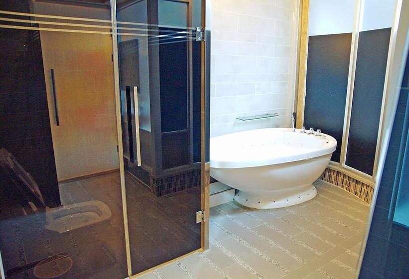 Quarto Familiar Deluxe, Opera 21