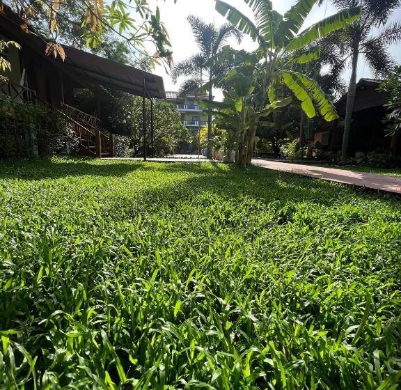 غرفة عائلية, The Moon Kampot Boutique