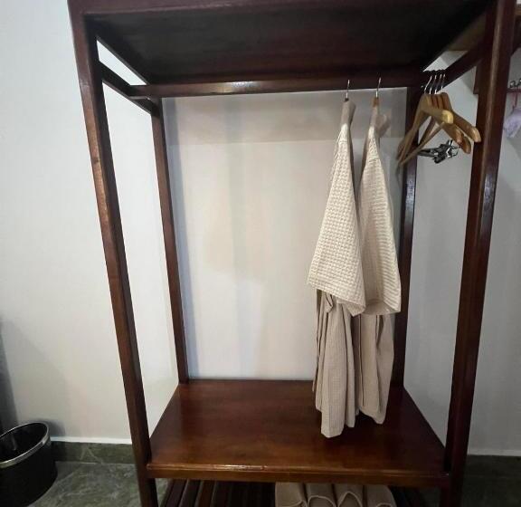 غرفة عائلية, The Moon Kampot Boutique