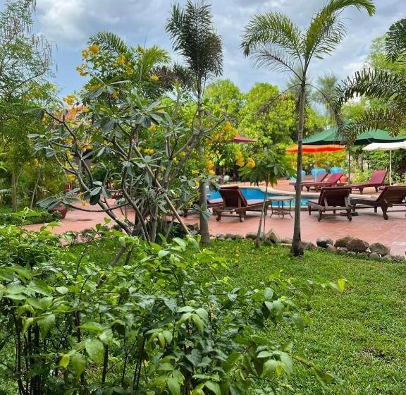 غرفة عائلية, The Moon Kampot Boutique