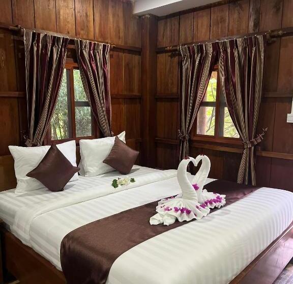 بنجلو ديلوكس, The Moon Kampot Boutique