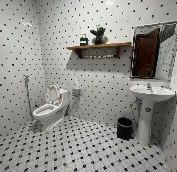 بنجلو ديلوكس, The Moon Kampot Boutique