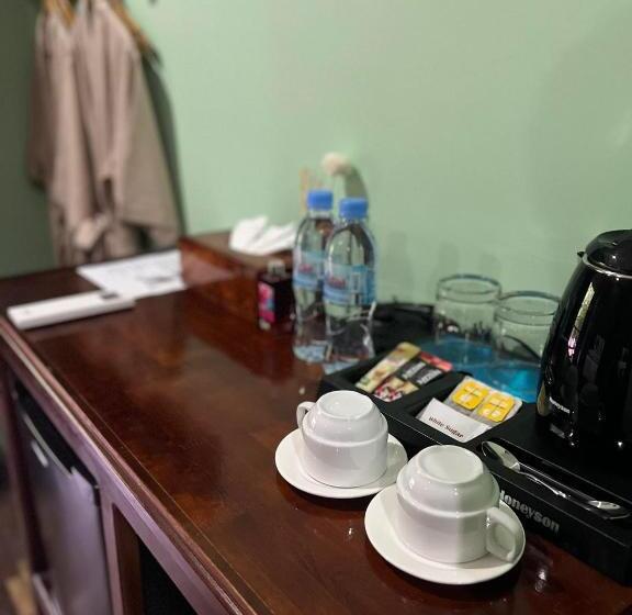 بنجلو ديلوكس, The Moon Kampot Boutique