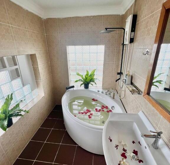 غرفة سوبيريور مطلّة علي الحديقة, The Moon Kampot Boutique