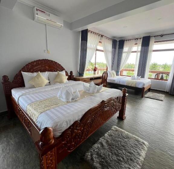 غرفة سوبيريور مطلّة علي الحديقة, The Moon Kampot Boutique
