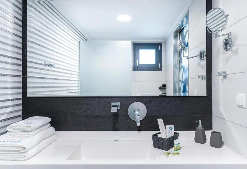 ファミリーステューディオ, Studios Nautilus Iii