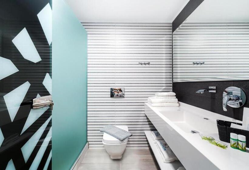 ファミリーステューディオ, Studios Nautilus Iii