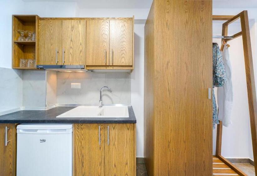 スタンダードスタジオ, Studios Nautilus Iii