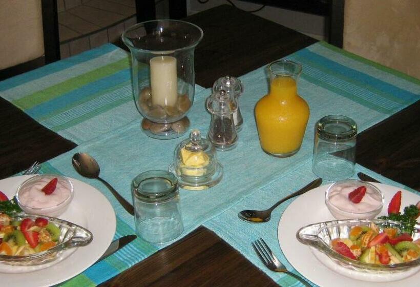 标准间, Palm Tree Manor