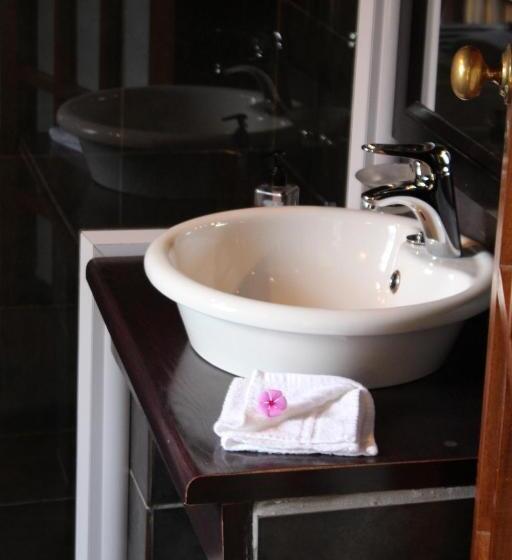 标准间, Palm Tree Manor