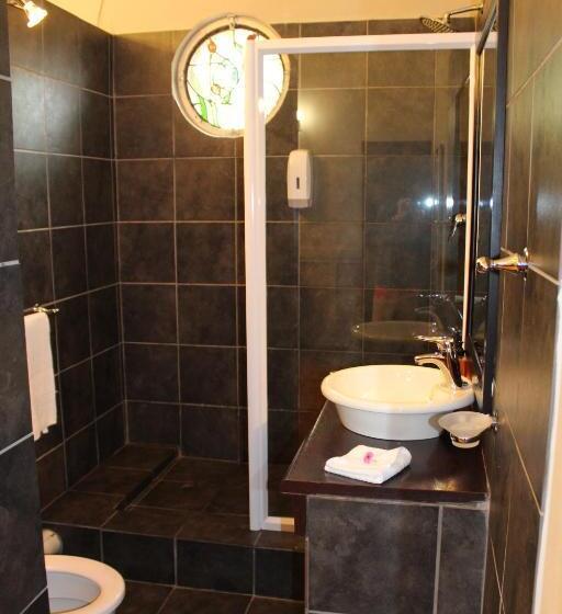 标准间, Palm Tree Manor