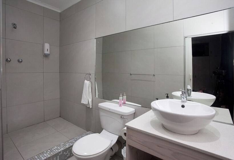 标准间, Palm Tree Manor