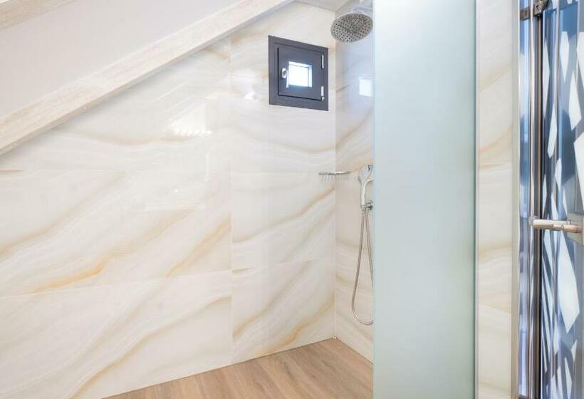 ファミリーステューディオ, Studios Nautilus Iii