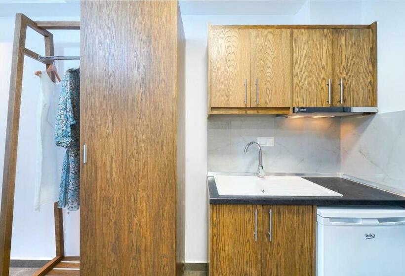 ファミリーステューディオ, Studios Nautilus Iii