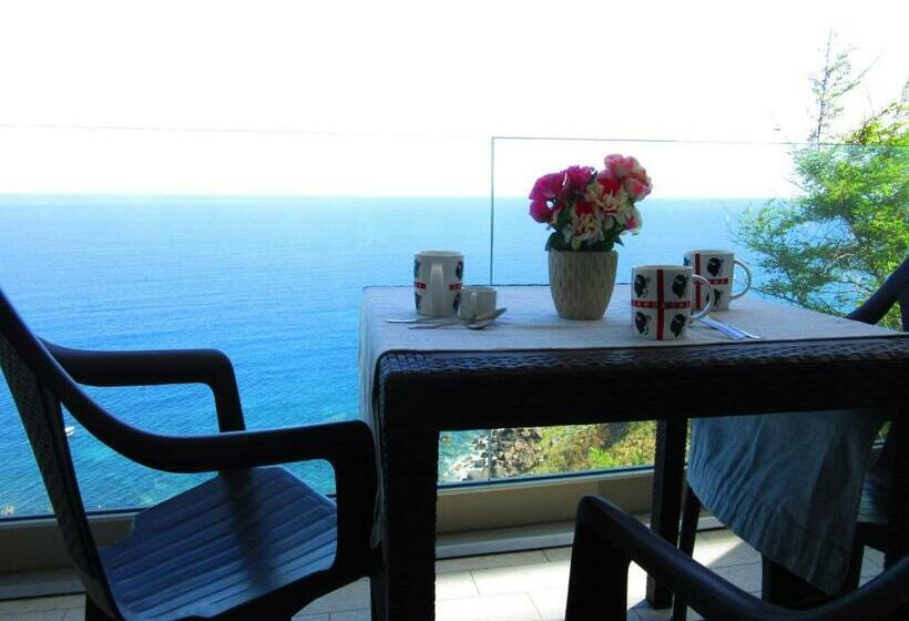 带1个卧室的带阳台的公寓, Residenza Miramare