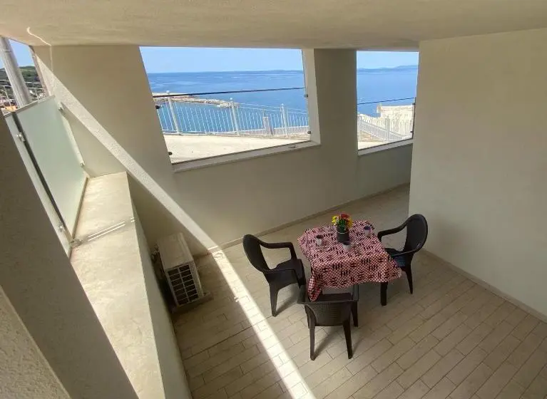 Huoneisto 1 Makuuhuone Terassi, Residenza Miramare