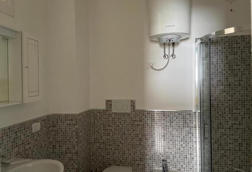 带1个卧室的带阳台的公寓, Residenza Miramare