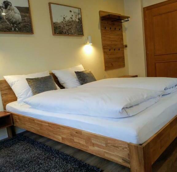 标准三人间, Gästehaus Moser