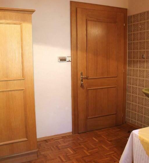 标准单人间共用浴室, Gästehaus Moser