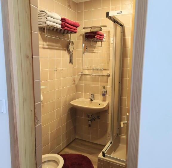 标准三人间, Gästehaus Moser