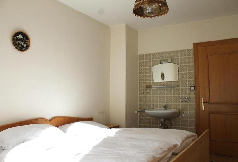 Standard room with outdoor bath, Gästehaus Moser