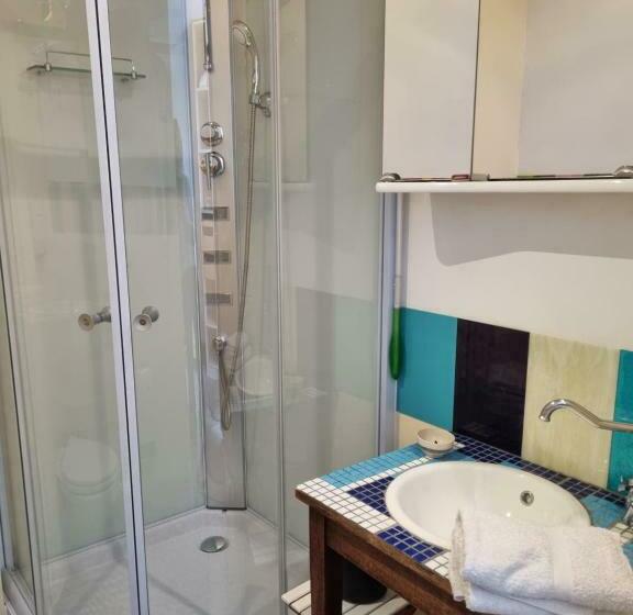 Стандартный Номер Кровать Кинг, Art Hill