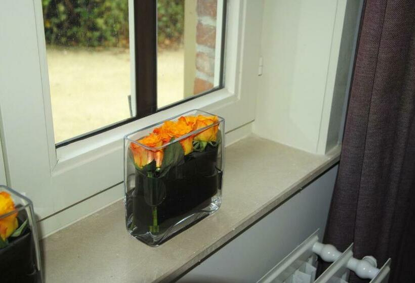 جناح, Bed & Breakfast De Kleine Magnolia