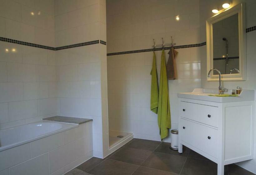 جناح, Bed & Breakfast De Kleine Magnolia