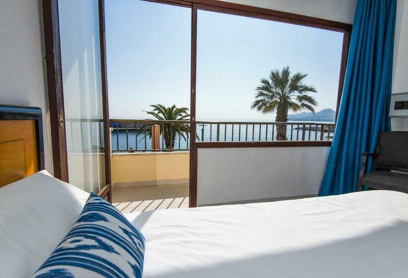 Номер Стандарт Вид на Море, Hostal Port Corona