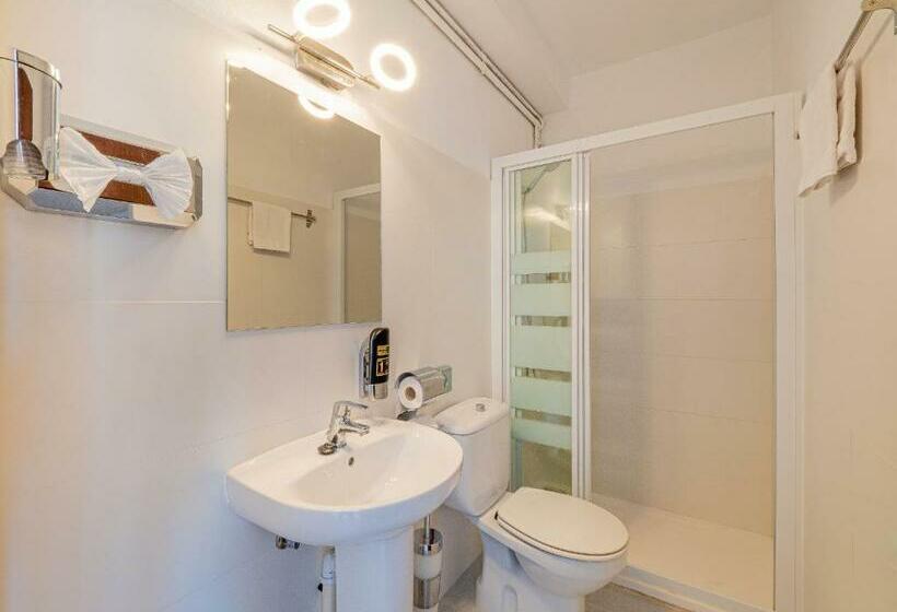 غرفة قياسية إطلالة جانبية علي البحر, Hostal Port Corona