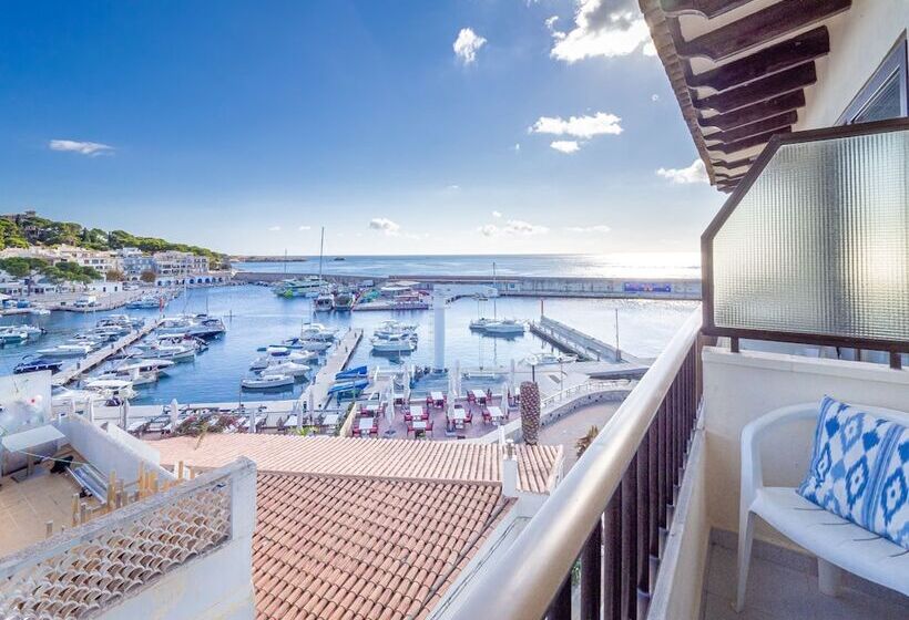 غرفة قياسية إطلالة جانبية علي البحر, Hostal Port Corona