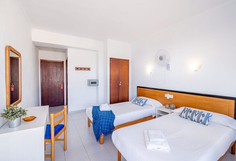 غرفة قياسية إطلالة جانبية علي البحر, Hostal Port Corona