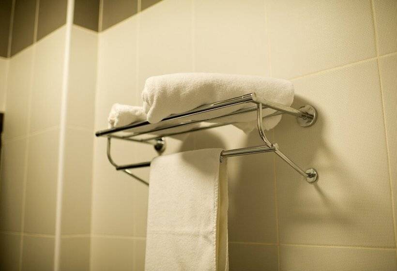 غرفة قياسية, Arena