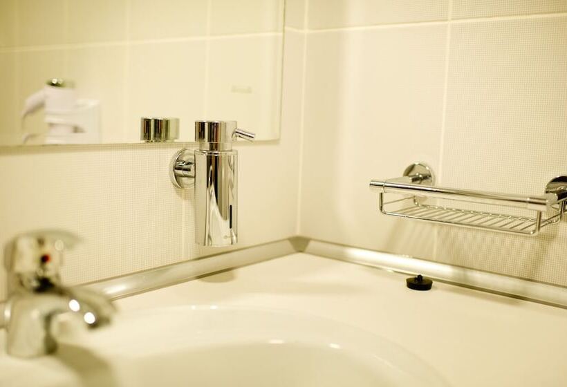 غرفة قياسية, Arena