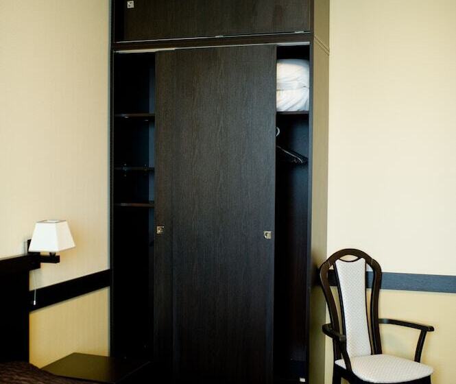 غرفة قياسية, Arena